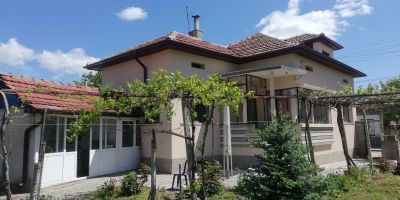 Монтаж на кафяви улуци и водосточни тръби - Покриви и улуци ЕООД - Плевен, Ловеч, Троян, Луковит, Кнежа, Белене, Свищов, Велико Търново