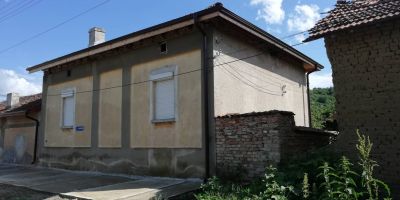 Монтаж на кафяви улуци и водосточни тръби - Покриви и улуци ЕООД - Плевен, Ловеч, Троян, Луковит, Кнежа, Белене, Свищов, Велико Търново