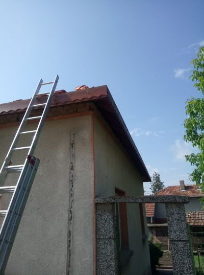 Монтаж на безшевни улуци и водосточни тръби - Покриви и улуци ЕООД - Плевен, Ловеч, Троян, Луковит, Кнежа, Белене, Свищов, Велико Търново