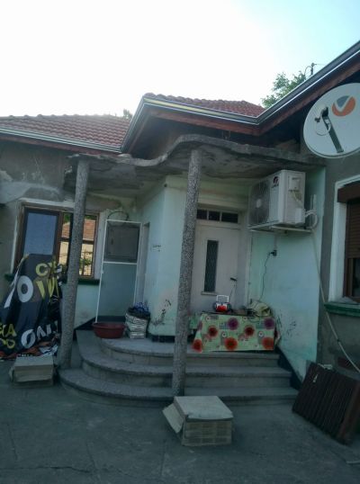 Монтаж на ламаринена шапка за комин - Покриви и улуци ЕООД - Плевен, Ловеч, Троян, Луковит, Кнежа, Белене, Свищов, Велико Търново