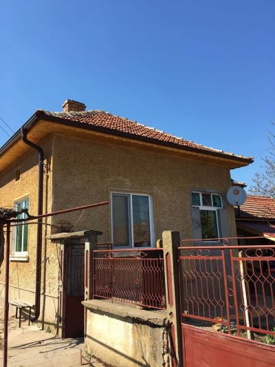 Монтаж на безшевни улуци и поставяне на нова челна дъска и съчак - Покриви и улуци ЕООД - Плевен, Ловеч, Троян, Луковит, Кнежа, Белене, Свищов, Велико Търново
